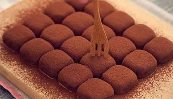 The working principle and characteristics of a chocolate bean pouring and forming machine